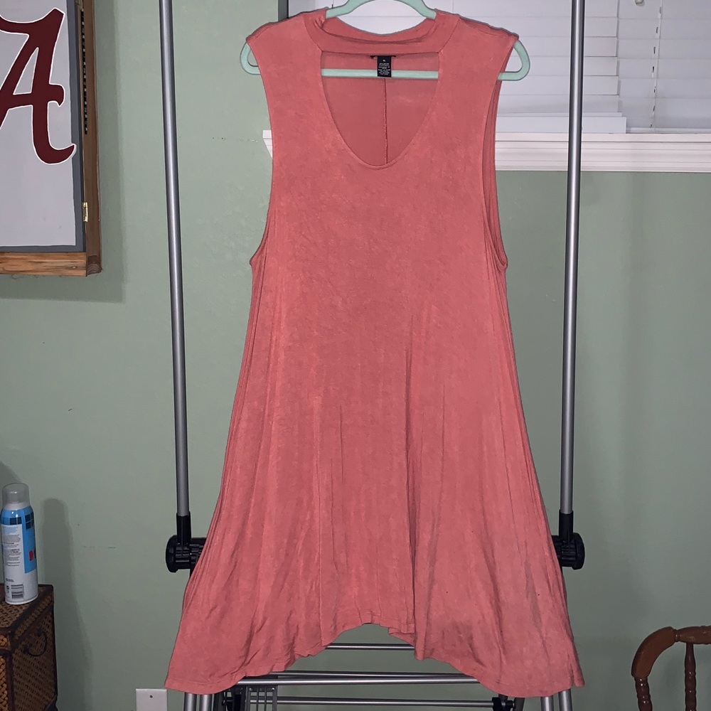 Pink dress with choker cutout